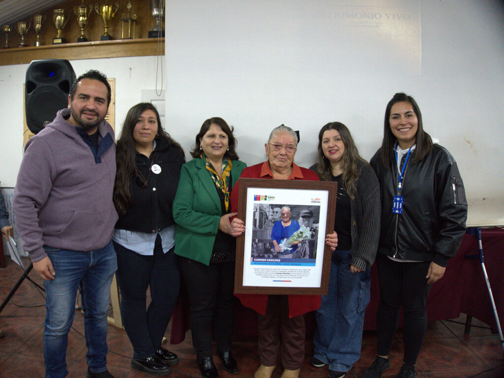 Barrio Cerro Merquín rindió homenaje a sus patrimonios vivos