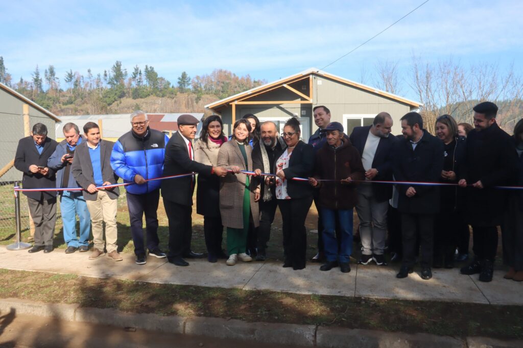 Autoridades inauguran inédito conjunto habitacional en Quilaco basado exclusivamente en viviendas industrializadas
