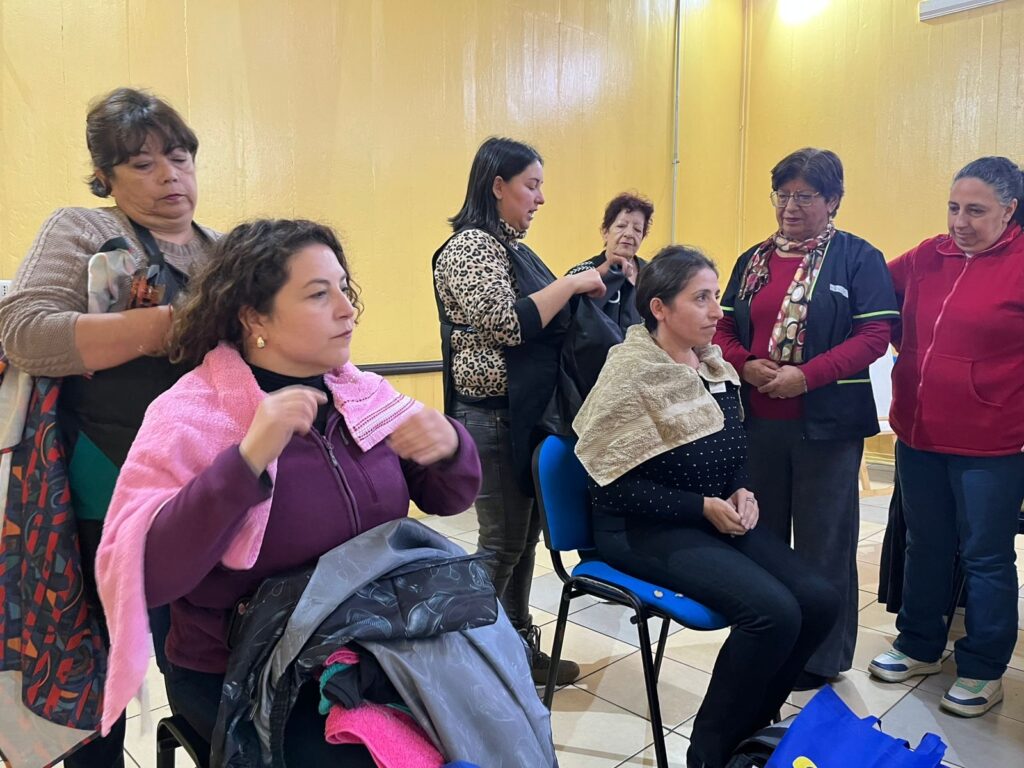 Intercambio de experiencias fortalece formación en peluquería y estética integral en mujeres