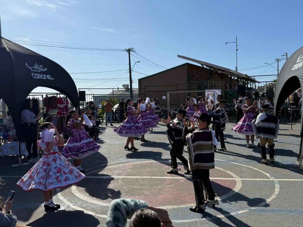 Cerro Merquín celebró Fiestas Patrias con feria de emprendedores, música y tradiciones