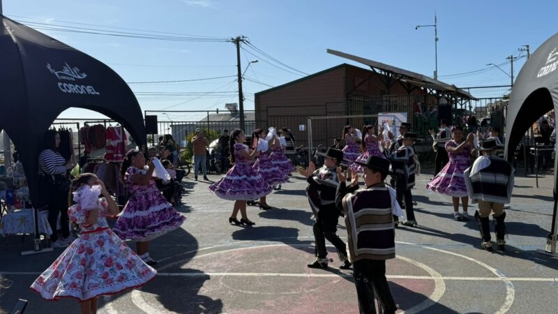 Cerro Merquín celebró Fiestas Patrias con feria de emprendedores, música y tradiciones