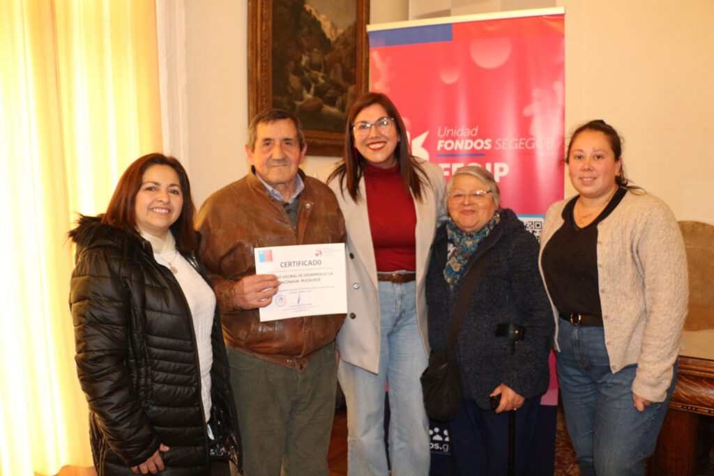 Comunidad organizada de Quiero mi Barrio en Hualqui recibe fondo regional para transformar residuos en abono
