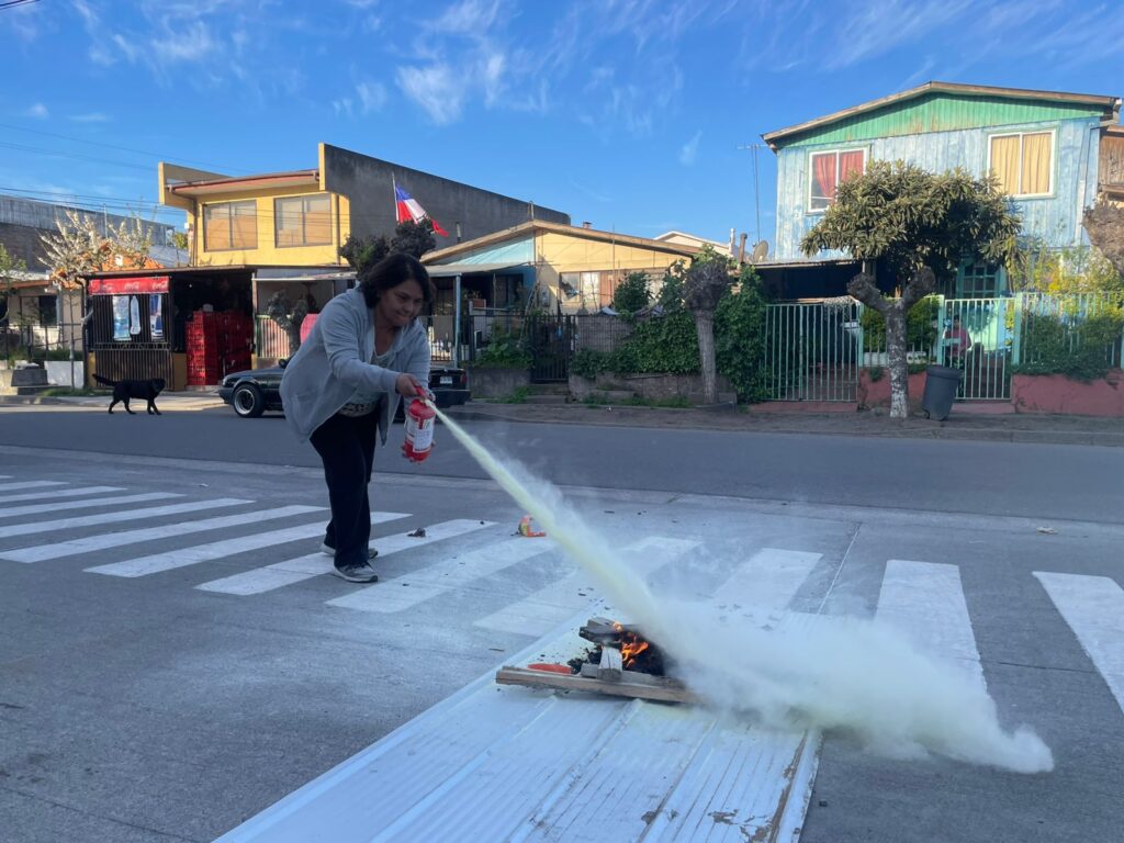 Capacitaciones en prevención de incendios fortalecen la seguridad comunitaria en el barrio Diego Portales