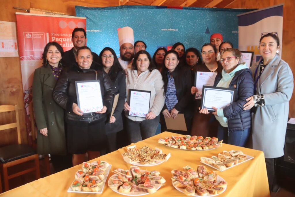 Sabores locales fortalecen la identidad de Curanilahue: vecinas concluyen Taller de Gastronomía en San José de Colico
