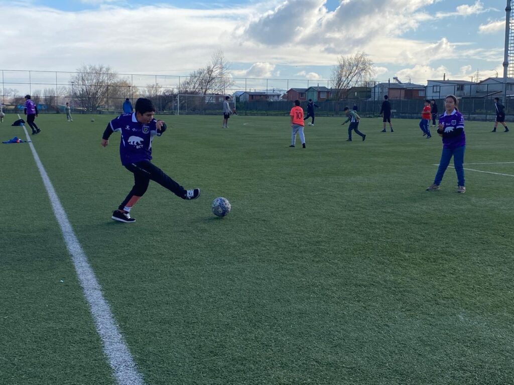 Niñas y niños de San Pedro de la Paz disputarán la “Copa 7 Colores” en el Parque Humedal Los Batros