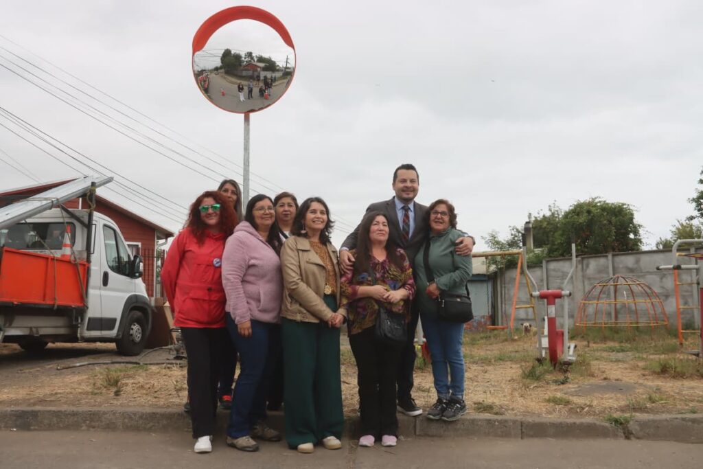 Quiero Mi Barrio invierte $80 millones en reductores develocidad y medidas de seguridad en Cerro Merquín de Coronel
