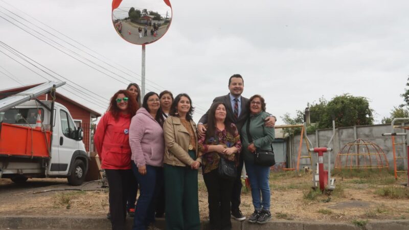 Quiero Mi Barrio invierte $80 millones en reductores develocidad y medidas de seguridad en Cerro Merquín de Coronel