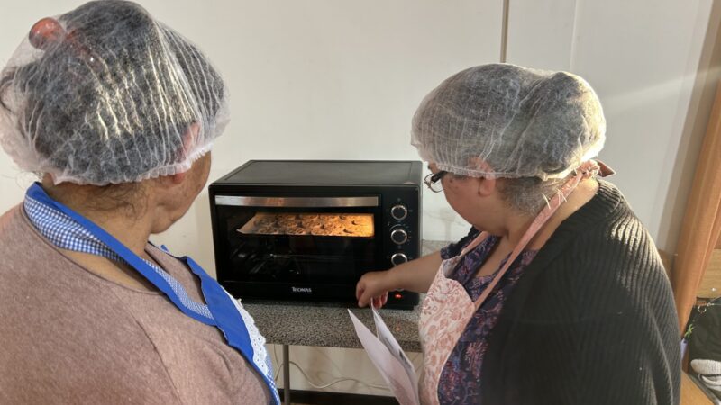 Santa Juana avanza en bienestar comunitario con un taller que enseña a cocinar para mejorar la salud