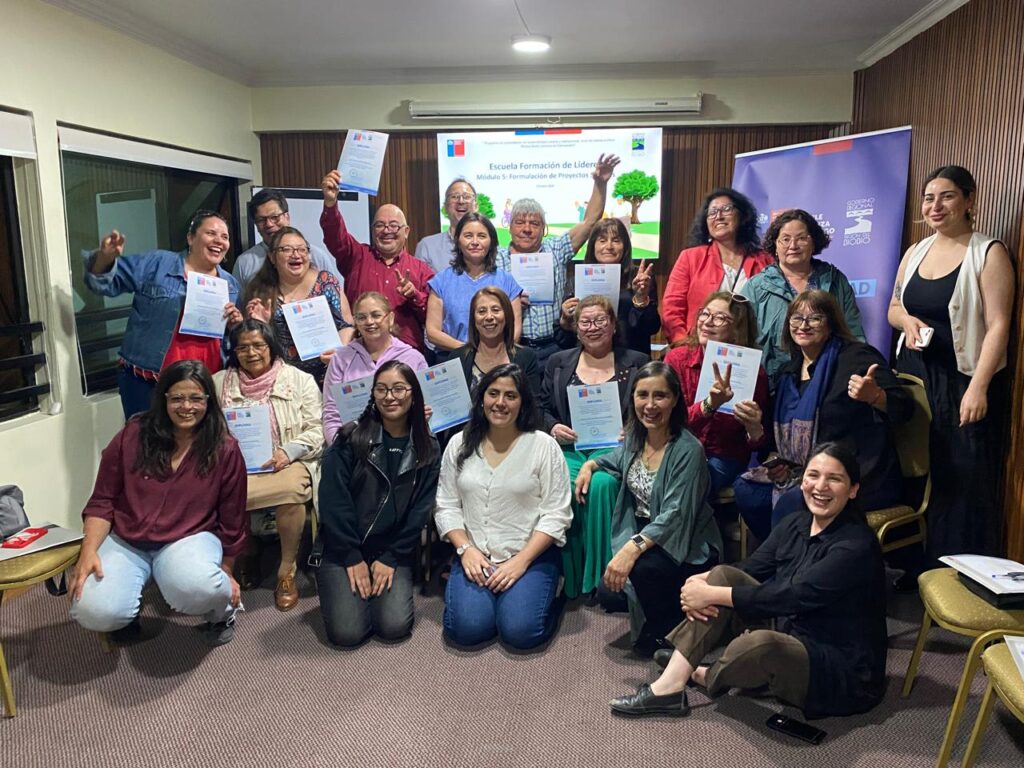 Liderazgos que construyen comunidad: vecinas y vecinos de la Ribera Norte culminan escuela de formación impulsada por el Minvu