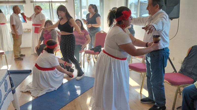 Agrupación de mujeres hualquinas crea para la comunidad un espacio de energía y bienestar a través de sahumerios y sonidoterapia