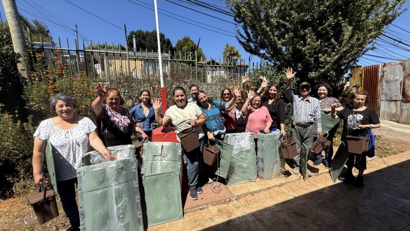 Con entrega de composteras concluye exitoso taller medioambiental y de tratamiento de residuos en Cerro David Fuentes en Talcahuano