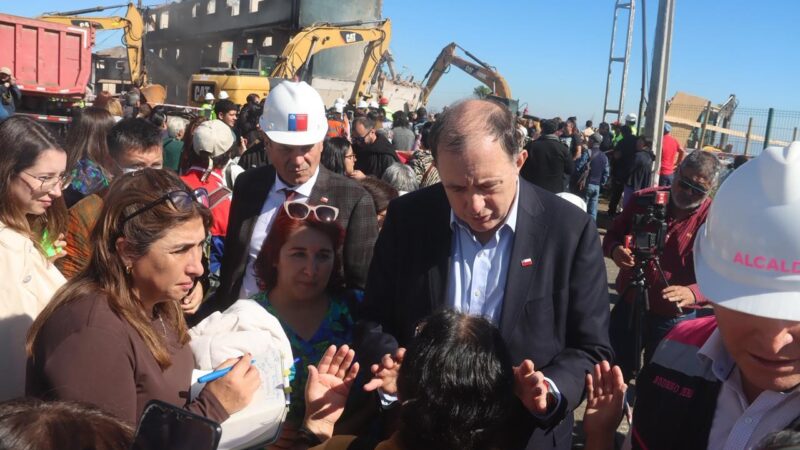 Ministro Poduje encabeza inicio de demolición de Ríos de Chile y anuncia proyecto de reconstrucción para 850 familias