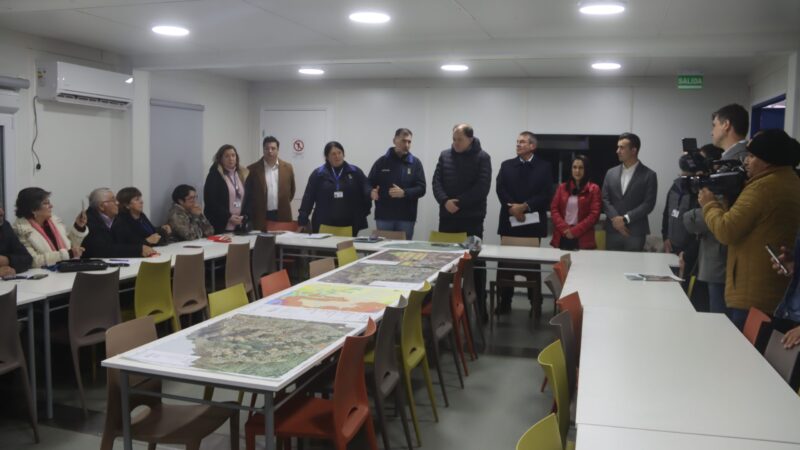 Ministro Ivan Poduje anuncia en Punta de Parra terreno para proyectar 320 viviendas destinadas a familias afectadas por incendios