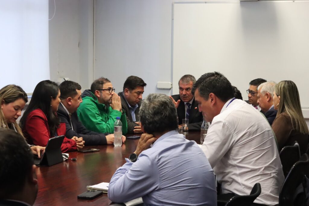 Autoridades regionales se reúnen para ver pasos a seguir tras paralización de emblemáticas obras a cargo de la empresa Tapusa S.A.
