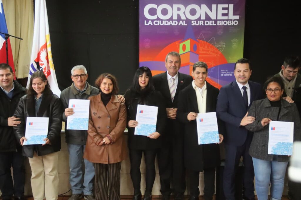 Familias de Megaproyecto Los Luchadores de Coronel reciben subsidios tras diez años de espera 