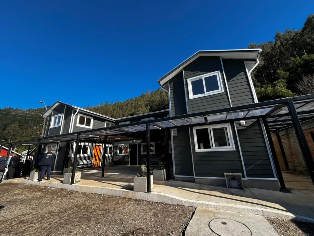 Ministro Poduje presenta en Tomé innovador modelo de pequeños condominios para ampliar soluciones habitacionales en terrenos urbanos de menor tamaño