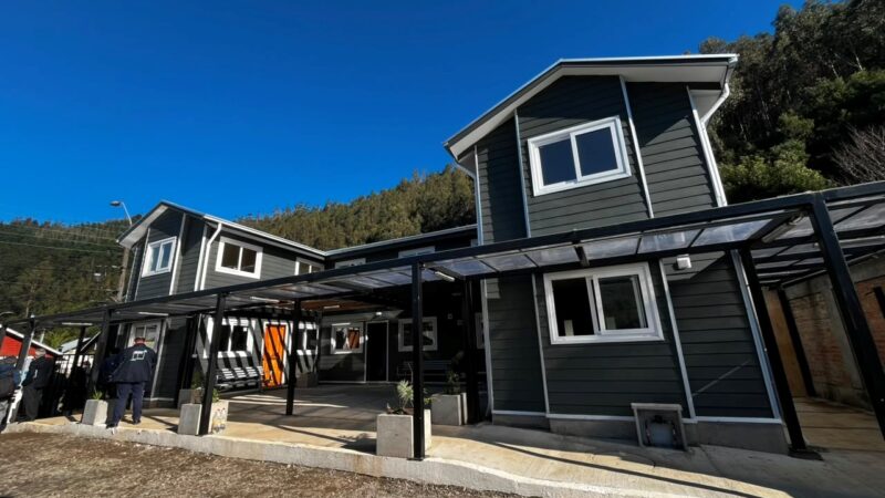 Ministro Poduje presenta en Tomé innovador modelo de pequeños condominios para ampliar soluciones habitacionales en terrenos urbanos de menor tamaño