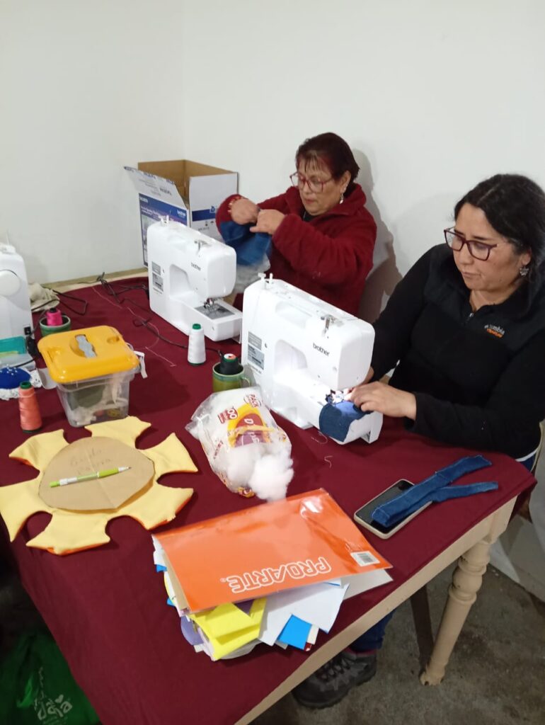Vecinas de Villa San Pedro Evangelista se certifican en reciclaje textil y economía circular gracias al programa Quiero Mi Barrio