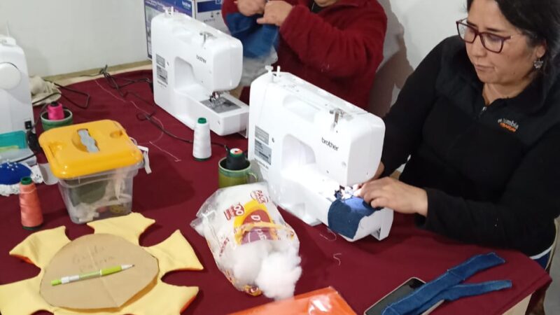 Vecinas de Villa San Pedro Evangelista se certifican en reciclaje textil y economía circular gracias al programa Quiero Mi Barrio