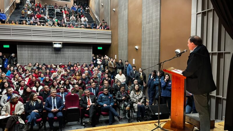 Ministro Poduje visita Santa Juana y se reúne con familias afectadas por incendios de 2023