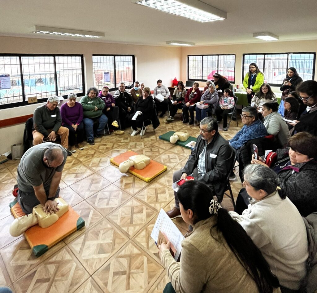 Vecinos de barrio El Santo se capacitaron en primeros auxilios para fortalecer el cuidado comunitario