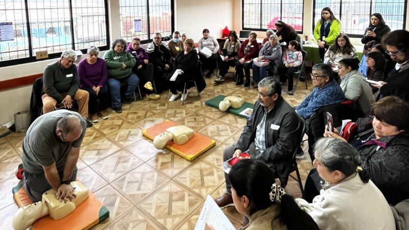 Vecinos de barrio El Santo se capacitaron en primeros auxilios para fortalecer el cuidado comunitario
