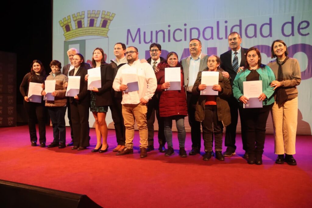 Villas Las Hortensias: Carampangue suma 125 nuevas familias propietarias al recibir las escrituras de sus viviendas