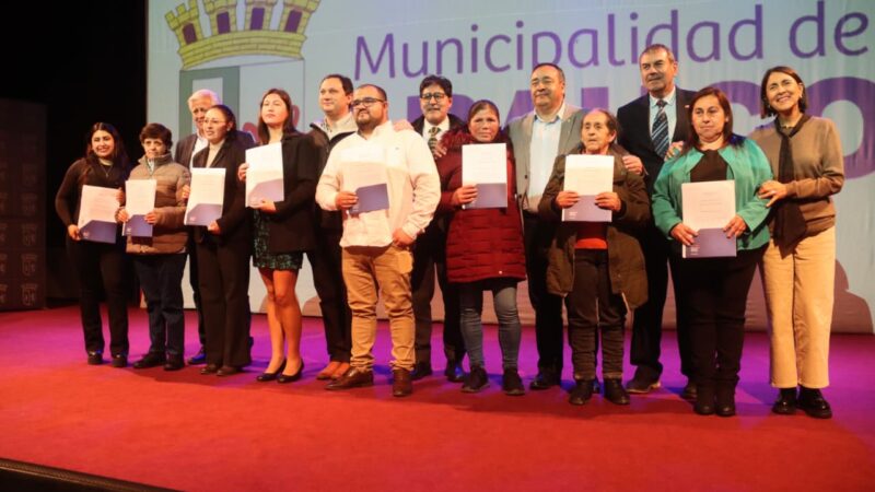 Villas Las Hortensias: Carampangue suma 125 nuevas familias propietarias al recibir las escrituras de sus viviendas