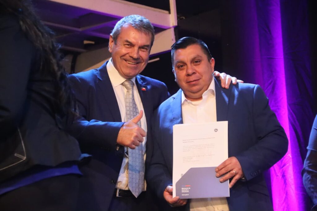 151 familias de Lebu reciben las escrituras de sus viviendas tras años de organización y perseverancia