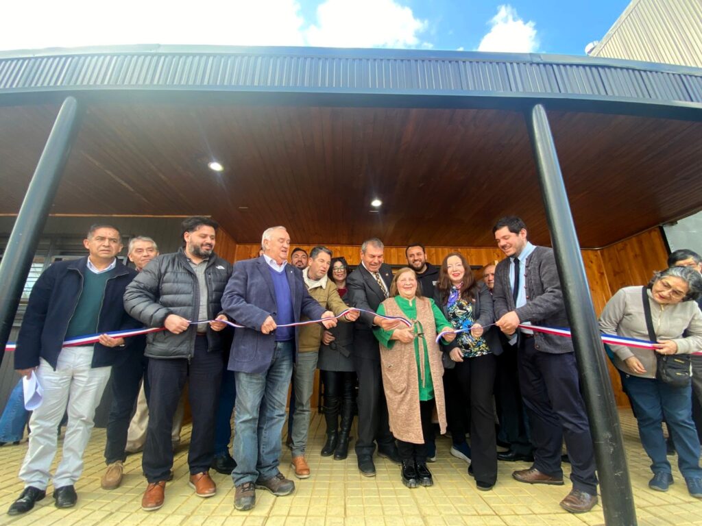 Minvu inaugura nuevo Centro Comunitario en Curanilahue y prepara millonaria intervención del Paseo Arturo Pérez Canto