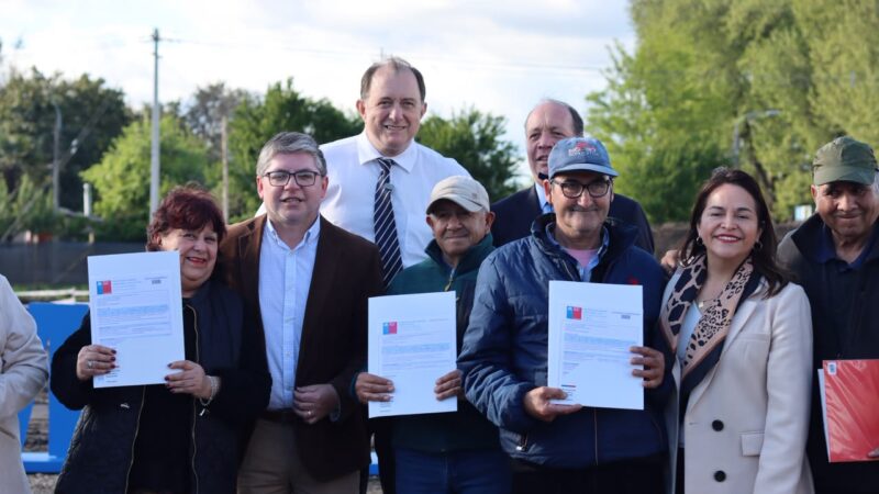 Ministro Ivan Poduje entrega 86 subsidios habitacionales en Negrete: 47 familias provienen de campamentos históricos