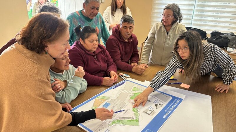 Vecinos de Lirquén aportan ideas a diseños de plazas y accesos a sus barrios