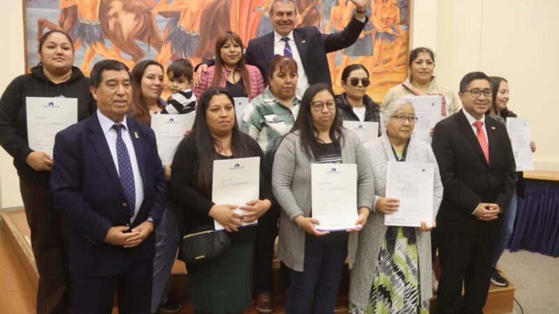 Tras 17 años de espera 58 familias de Los Domínicos en Cañete se transforman en propietarios de sus viviendas 